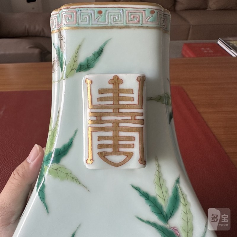 清光绪 青釉粉彩九桃纹贯耳瓶一对 - 图33